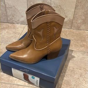 Women cow-girl boots